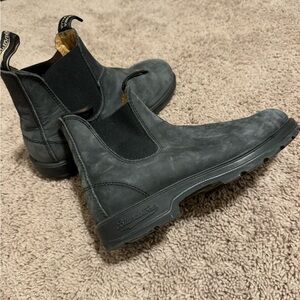 Blundstone Classic Chelsea Boots - Rustic Black.